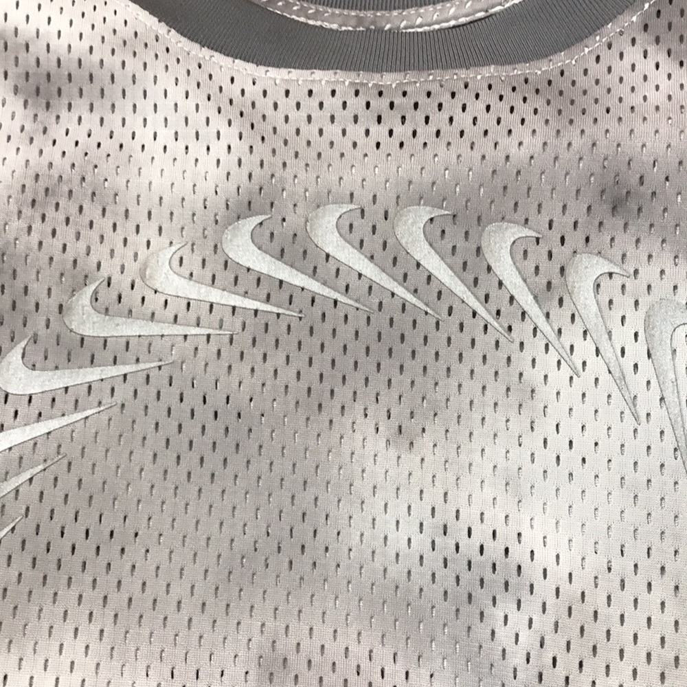 NWOT NIKE Plus Size Gray & Silver SPORTS Top with Silver Swoosh Size 1X - Picture 7 of 9